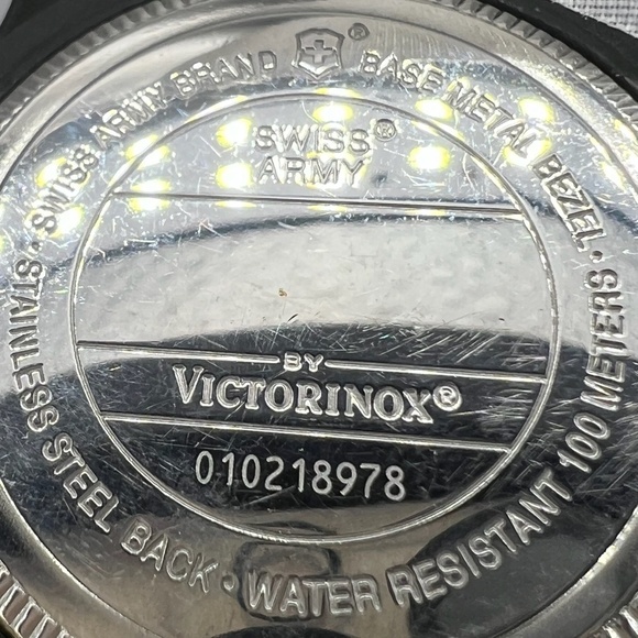 Vintage Unisex 90s Victorinox Swiss Army Nylon and Leather Strap Watch Working - Picture 11 of 11